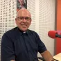 Le Révérend Toni Lomas, prêtre anglican de la paroisse d’Aquitaine sur RCF Bordeaux pour les obsèques de la reine d'Angleterre ©RCF Bordeaux.
