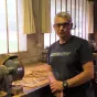 Henri Desfonds dans son atelier ©RCF-Caroline Prat