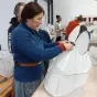 Anne Bitran, co-directrice de la compagnie les rémouleurs, ici lors des ateliers de fabrication de lanternes, proposés, cette semaine, à Saint-Brieuc.
