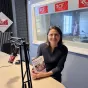 Stéphanie Changarnier dans les studios de RCF à Metz