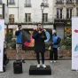 Valérie Régnier avec les jeunes pour la paix de la communauté de Sant'Egidio, rassemblés contre la guerre en Ukraine à Paris, le 19/02/2022  ©Corinne Simon / Hans Lucas