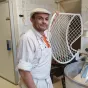 Boulanger à Segré, Mickaël François a dû licencier l'un de ses salariés pour faire face à la hausse des prix de l'énergie. ©RCF Anjou