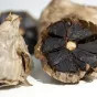 ail noir - CC BY 2.0 Foodista via Wikimedia Commons