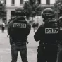 CRS à Lyon lors de la 25e manifestation des gilets jaunes en mai 2019 - © ev via Unsplash
