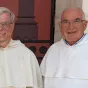Frère Martin Staszak (à gauche), prieur de la communauté des dominicains du couvent Saint-Étienne, et  Frère Jean-Jacques Pérennès, le directeur de l'École biblique et archéologique de Jérusalem ©RCF / Amélie Gazeau