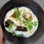 Poulpe avec sa soupe froide au petits pois