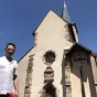Benoît Piatkowski devant la collégiale, Festival de Fénétrange ©Thierry Georges / RCF57