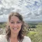 Gwennyn er Menez Are e-lec'h emañ o chom. Gwennyn dans les Monts d'Arrée, où elle habite.