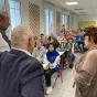 le maire David Robo a échangé avec les jeunes ukrainiens à leur arrivée