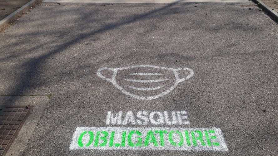 Le masque redeviendra-t-il obligatoire à l'extérieur, face à la dégradation de la situation sanitaire ? ©Victorien Duchet RCF Haute-Savoie