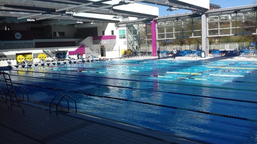2021 - Thomas Loret, RCF Puy-de-Dôme - Le Stade Nautique ouvre sont bassin extérieur de 10 couloirs grâce à son toit ouvrant