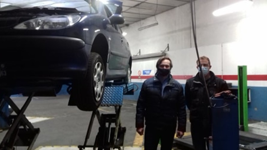 2021 - Thomas Loret, RCF63 - Frédérique Vigier, directeur et Guy, contrôleur technique chez AS Autosécurité à Clermont