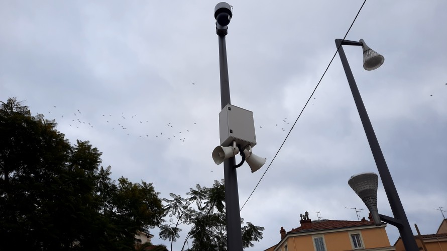 La caméra parlante de la place Commandant Maria à Cannes - S. C-G. 