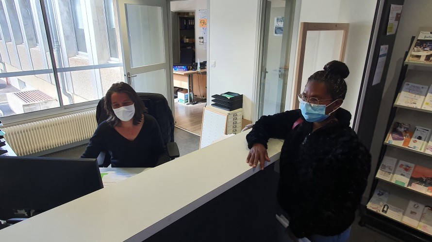 Marina Peynon et Geneviève, habituée du service