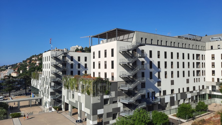L'hôpital Pasteur 2 à Nice, qui a largement contribué aux soins lors des trois dernières vagues de Covid 19
