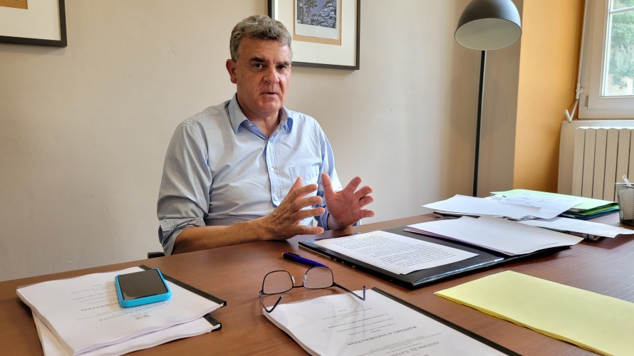 Jean-Pierre Vigier, député de Haute-Loire présente son rapport et les préconisations pour la production laitière en zone montagne © Martin Obadia