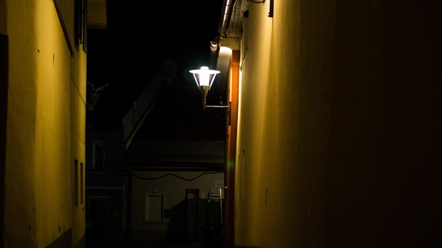 Rue sous-couvre feu - Pixabay 