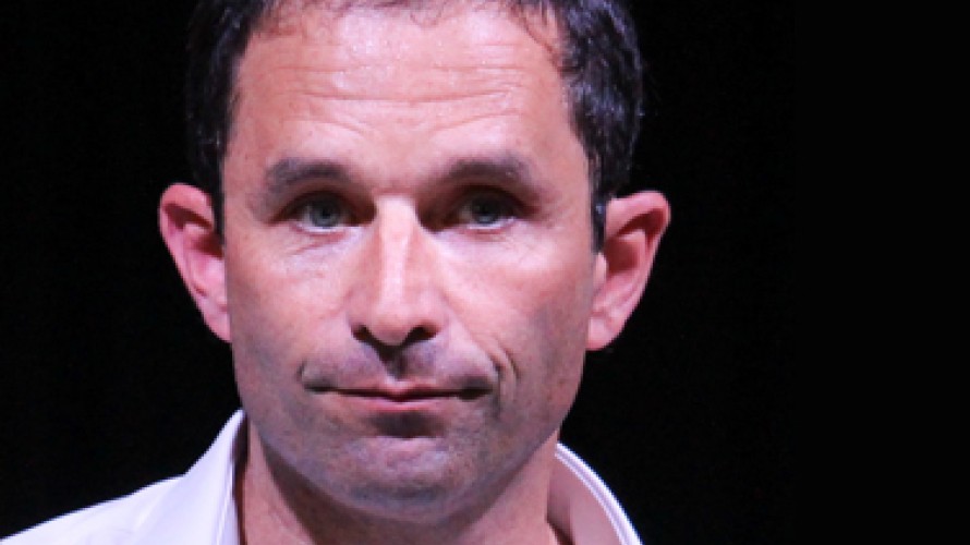 Wikimédia Commons / Benoît Hamon à la tribune lors de son meeting à Saint-Denis (2016)