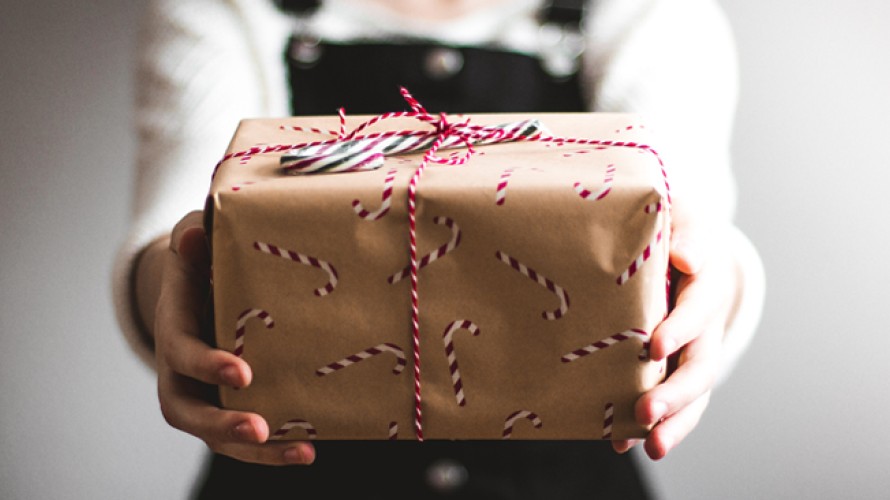 Photo Kira auf der Heide / Unsplash - "Le cadeau se situe dans cette certitude que nous sommes des hommes et des femmes de don, faits pour transmettre."