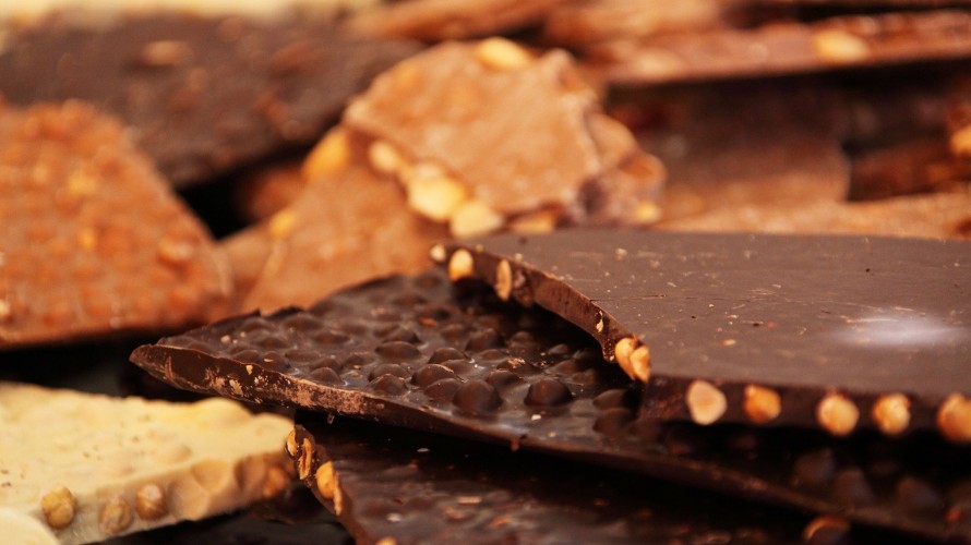Des tablettes de chocolat font partie des produits fabriqués par la Maison Chocolat Guérin-Boutron.