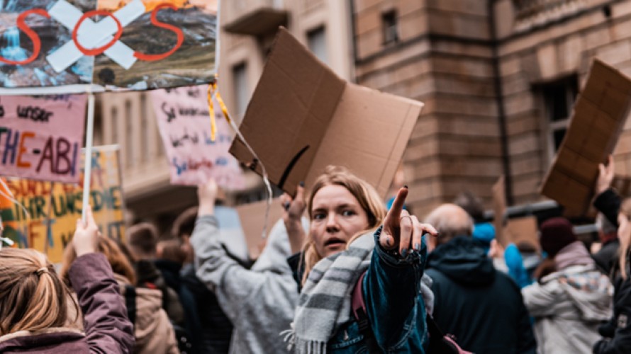 Photo by Folco on Unsplash - Manifestation "Friday for Future" en Allemagne