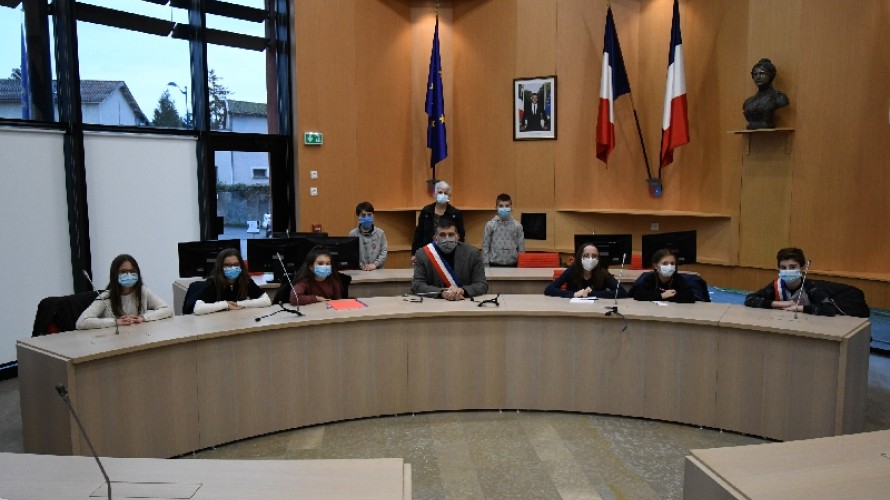 2021 Mairie de Colombier Saugnieu - Première séance du Conseil Municipal d'Enfants le 2 février
