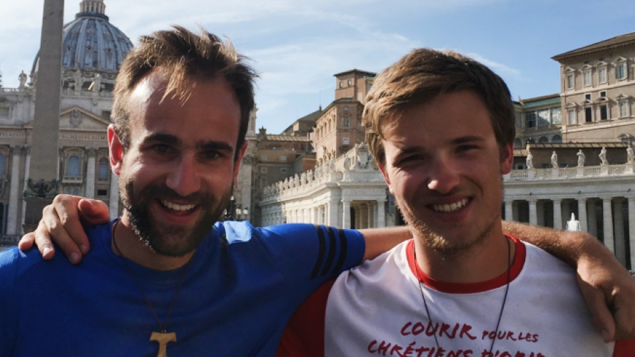 DR - Gaëtan et Guilhem sont venus à pieds jusqu'à Rome depuis la Bretagne pour vivre le synode des jeunes
