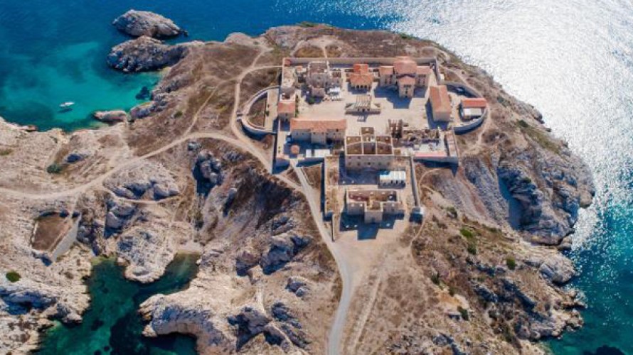 Acta Vista - Le chantier d'insertion de l'hôpital Caroline sur l'île de Ratonneau, dans l'archipel du Fioul