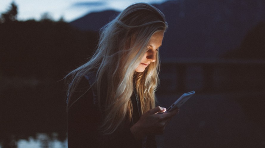 Becca Tapert / Unsplash -  Je ne me laisse pas distraire par des informations inutiles, je privilégie la relation à l'autre