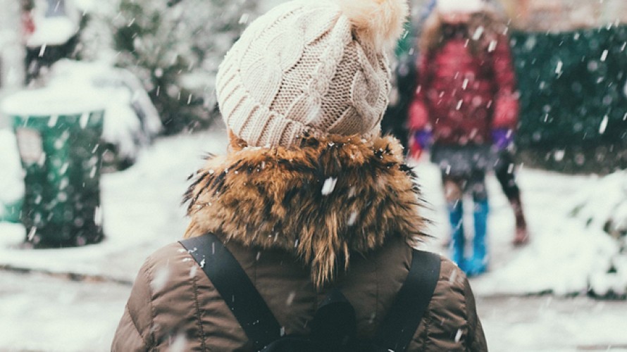 Joseph Pearson / Unsplash - Est-ce que j'associe le gel et le froid, la neige et la glace, à ma prière, en regardant ce qu'ils ont de beau et de bon ? 