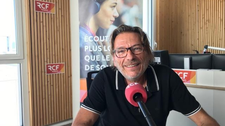 2020-RCF LDT-Laurent Gay au micro de Laetitia de Traversay