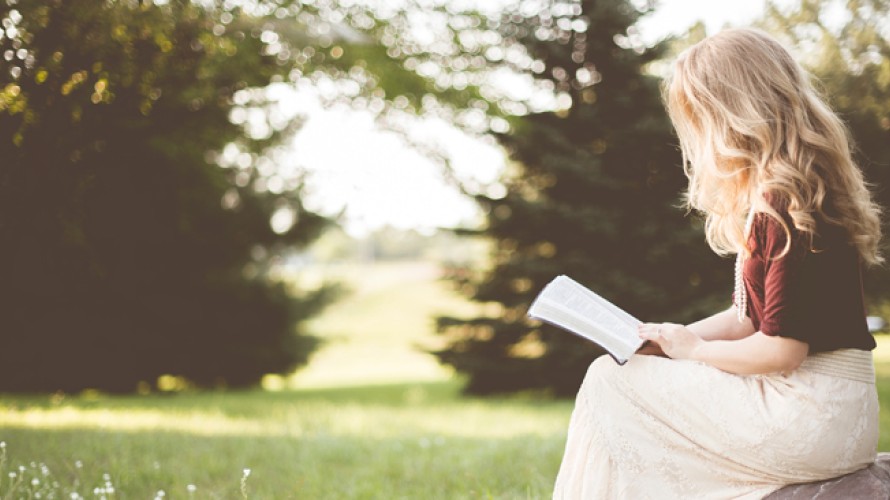 Ben White / Unsplash -  Si rien ne vaut un grand classique, on peut aussi piocher dans les perles spirituelles publiées tout au long de cette année