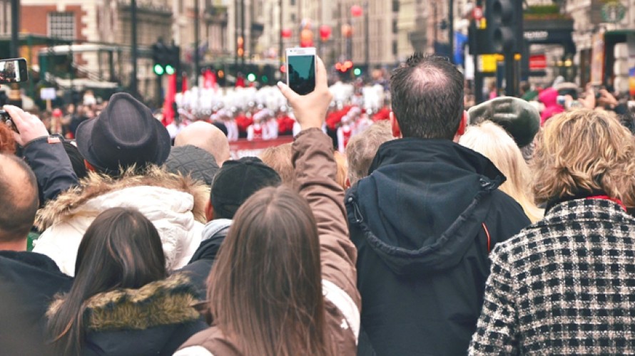 Yolanda Sun / Unsplash - Du 24 au 26 janvier 2018, se tiennent à Lourdes les Journées Saint François de Sales sur le thème: "Médias et vérité" 