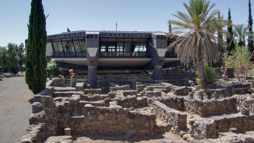Wikimédia Commons - L'église catholique, construite au-dessus de la maison de saint Pierre à Capharnaüm