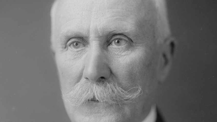Wikimédia Commons - Philippe Pétain (en civil, autour de 1930)