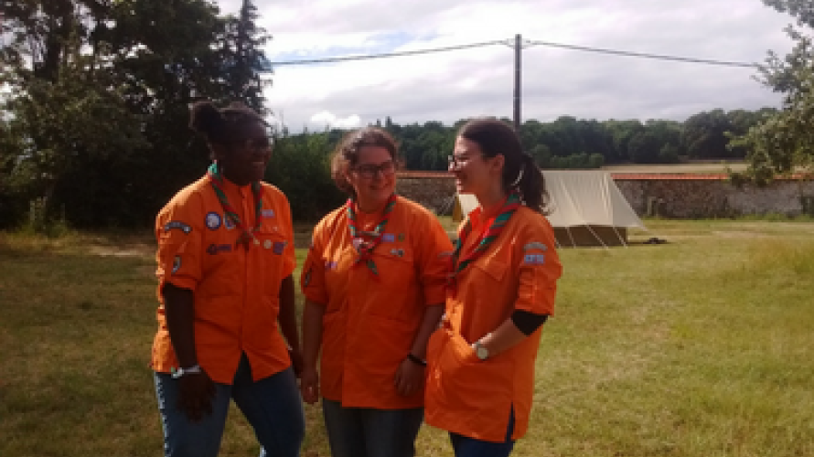 2017 SGDF - Emilia, Marie et Océane n'avaient jamais fait de scoutisme avant d'être cheftaines 