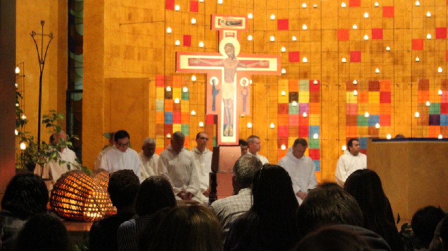 RCF - Le 19 avril 2019 : Prière autour de la croix à Taizé