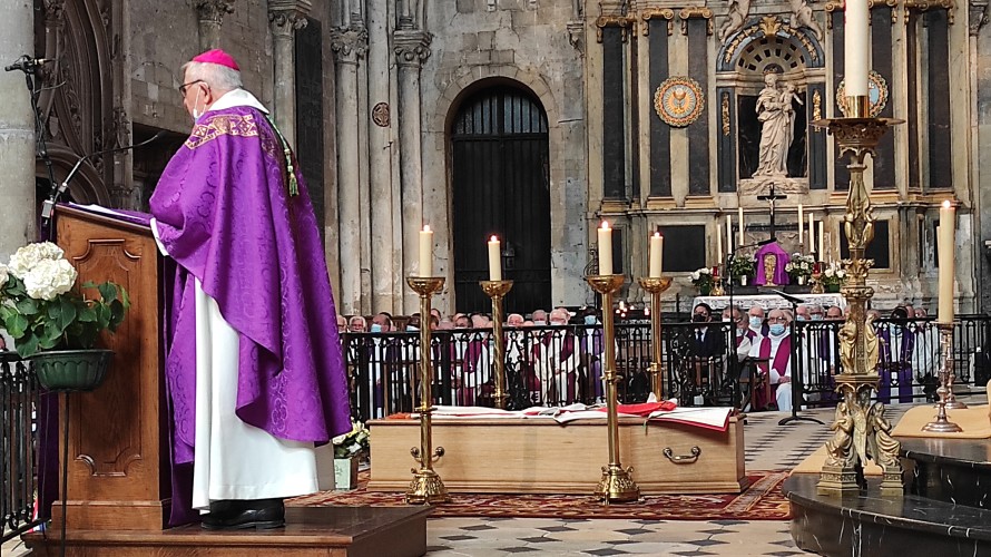 © RCF Anjou - Les funérailles de Mgr Jean Orchampt le 26 août 2021 en la cathédrale Saint Maurice d'Angers