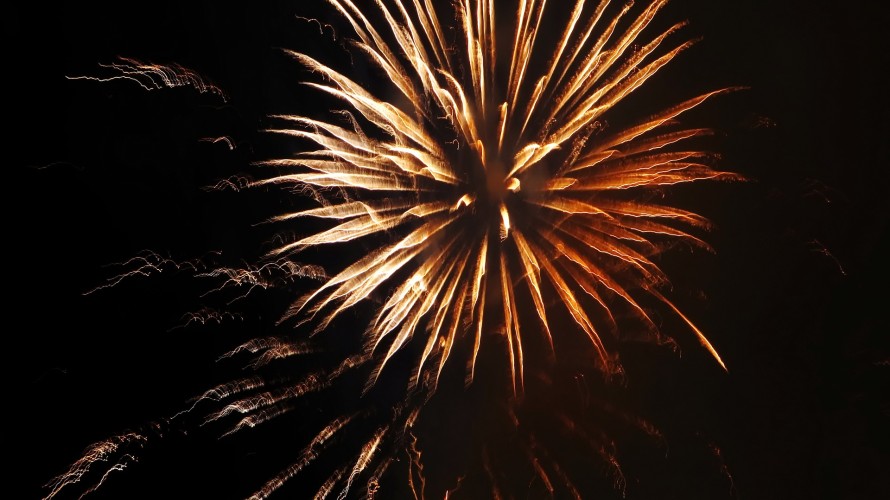 Un feu d'artifice à Nice - Image par DEZALB de Pixabay 