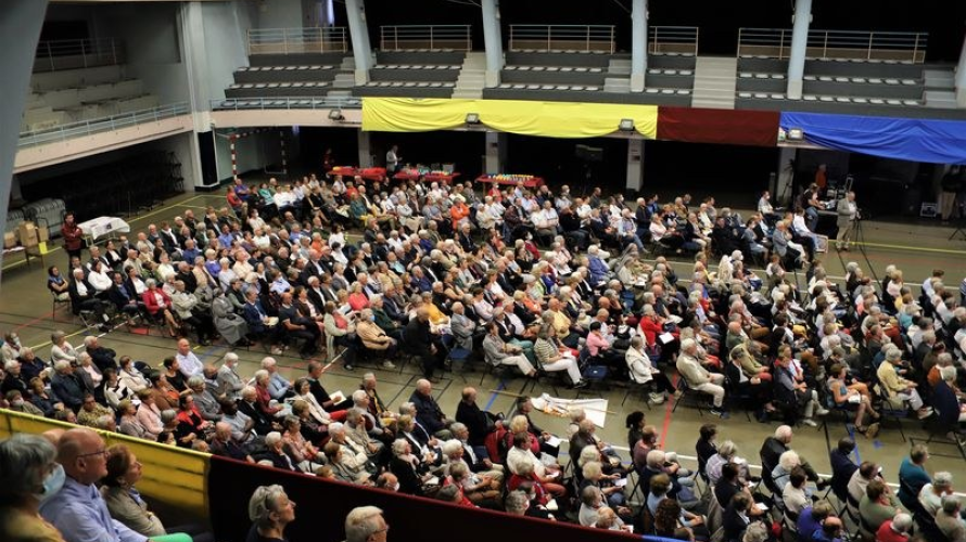 700 personnes dans la salle Marcel Hély  ©Diocèse de Coutances