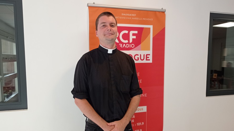 Père Antoine Deveaux dans les locaux de Dialogue RCF c/Dialogue RCF