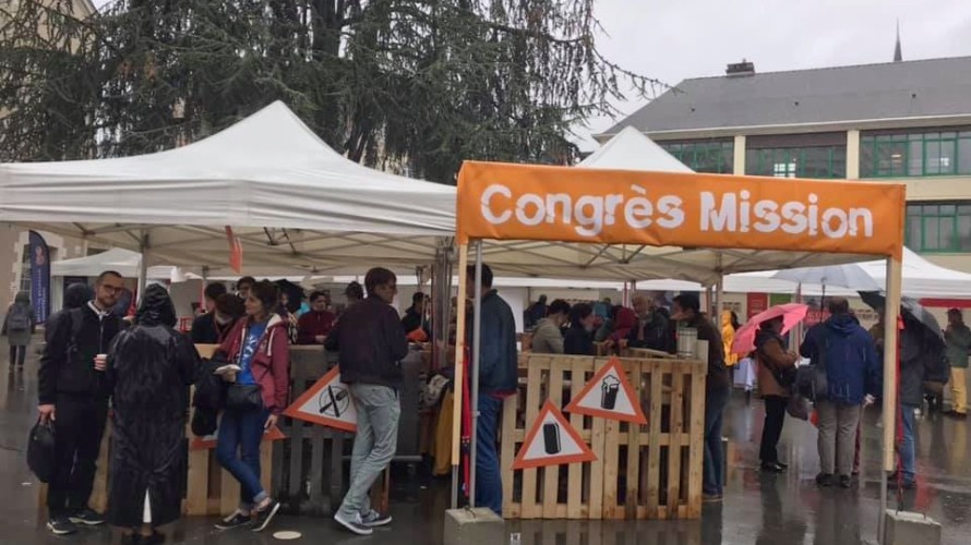 Le village du Congrès Mission de Rennes sous la pluie ©Diocèse de Vannes