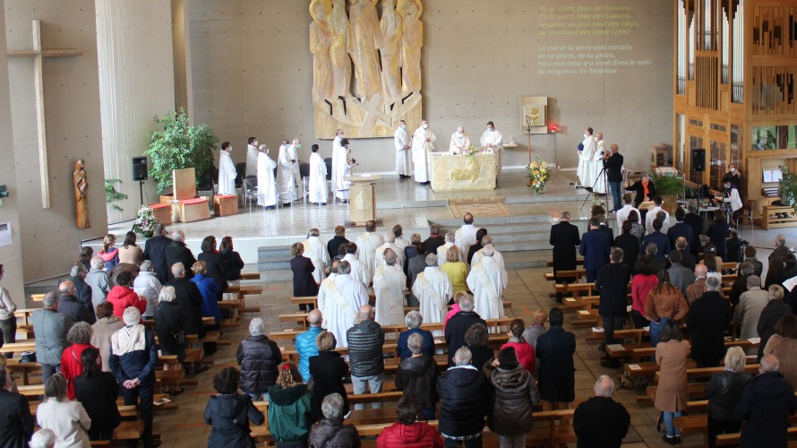 Messe d'ordination diaconale en l'église Sainte-Bernadette d'Annecy