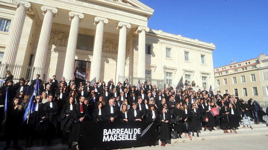 Manifestation des avocats devant le tribunal de grande instance de Marseille ©Robert Poulain