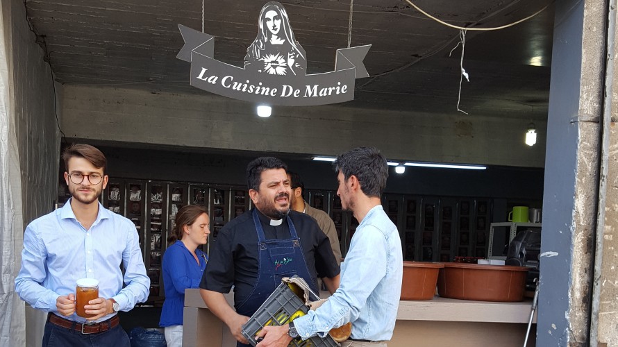 Le père Hani Tawk dans La Cuisine de Marie - Pauline de Torsiac RCF
