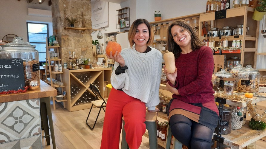 Carole et Soumicha dans leur boutique de la rue Dévoluy à Nice. - RCF