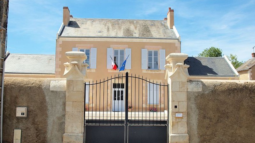 Une plaque sera prochainement installée sur la mairie de Ruffec. © Wikipedia