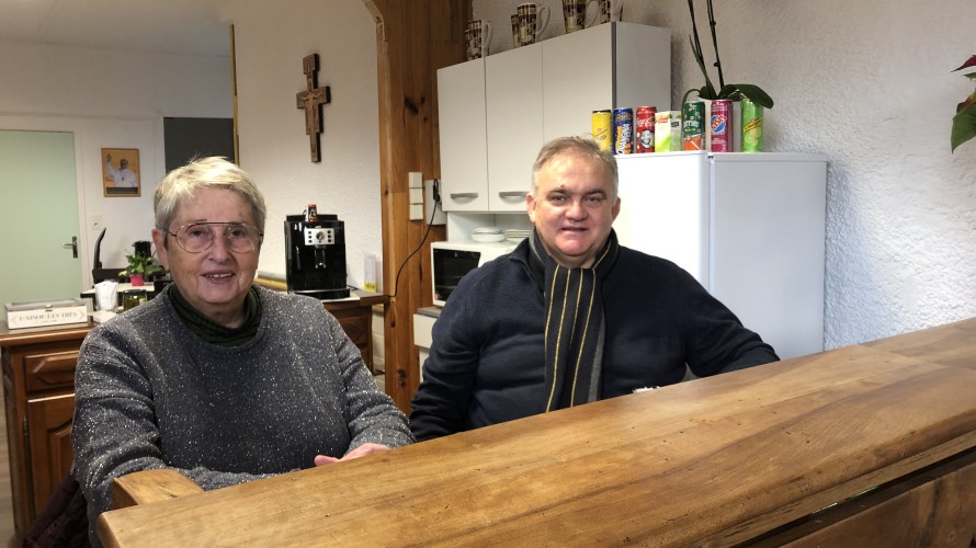 Jacqueline Feunteun et Ronan Tronez, membres de l'association, dans un espace entièrement restauré et aménagé
