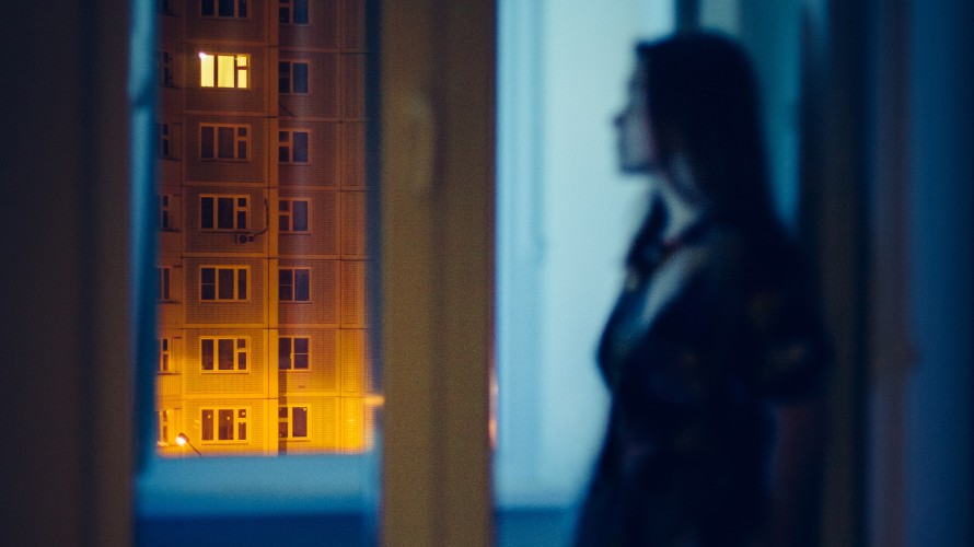 Pour Jacqueline Kelen, les moments de solitude sont "le départ de la découverte de soi et c'est toujours une quête de profondeur" ©Unsplash