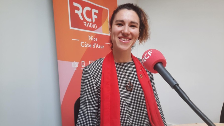 Mélodie Daniel dans le studio de RCF à Nice - SCG
